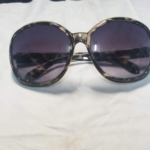 Set of 3 pairs of sunglasses - Picture 6 of 7